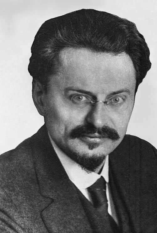 LaPiluleBleueQC's tweet image. Léon Trotski annonce sa candidature à la mairie de Montréal. Il annonce vouloir incarner une alternative de centre à l’actuelle administration.