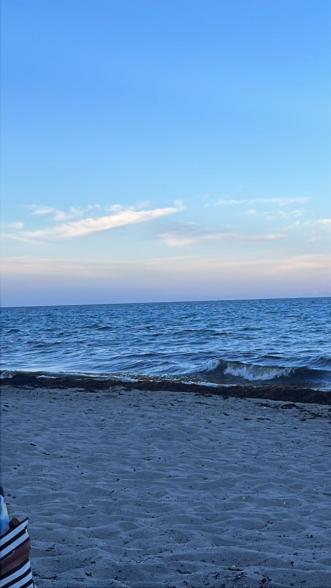 unclefej's tweet image. Good night from the Atlantic coast. Midnight snacks available in the cafeteria sub level three room 20:
Seaweed on a stick
Sun-dried jelly fish
Seagull - washed or unwashed
Sharkbites - careful what you ask for