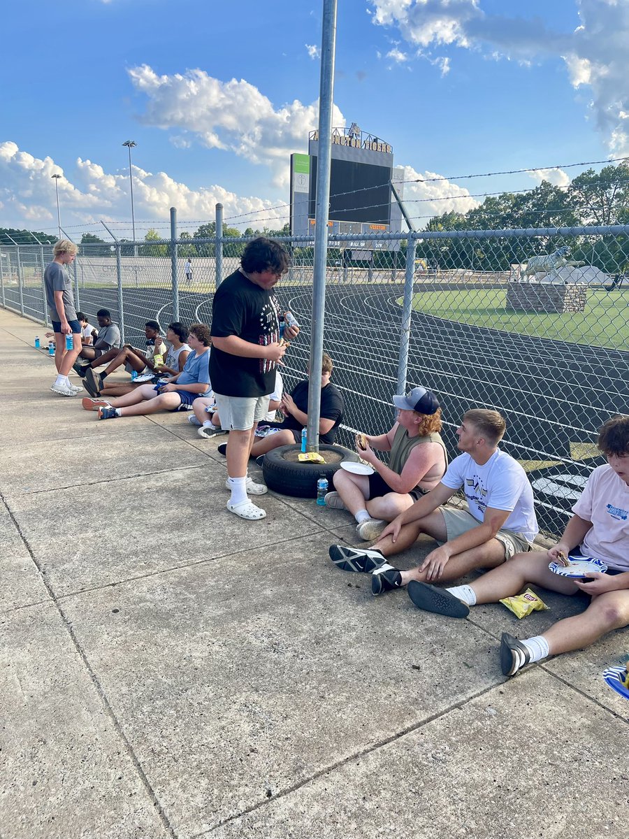 Arlington Tigers Football (@tigersarlington) on Twitter photo We ended Day 2 of 2025 Fall Camp with a burger and hotdog dinner after a great day of practice, team meetings, film sessions, team bonding activities, and walkthroughs!  #playfortheA We ended Day 2 of 2025 Fall Camp with a burger and hotdog dinner after a great day of practice, team meetings, film sessions, team bonding activities, and walkthroughs!  #playfortheA
