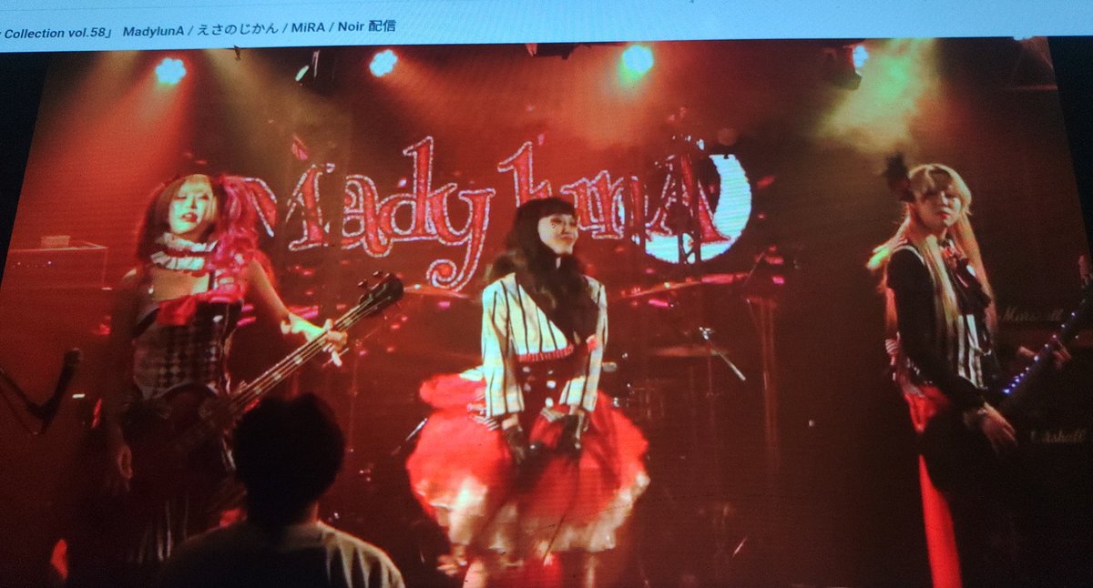 madbear369's tweet photo. アーカイブでMadylunAのライブを見た。Mysterious , Melodiousな装いのV系ガールズバンドで、神秘的にカッコいいな✨今回、Ba. Aliceの生誕祭開催が告知されていた。Aliceは毎年、誕生日の時には顔面パイをやってるような事を言っていた。
https://t.co/tgxveODXH2
#MadylunA #HoneyCollection #Vol58 https://t.co/MM9gswQoGO