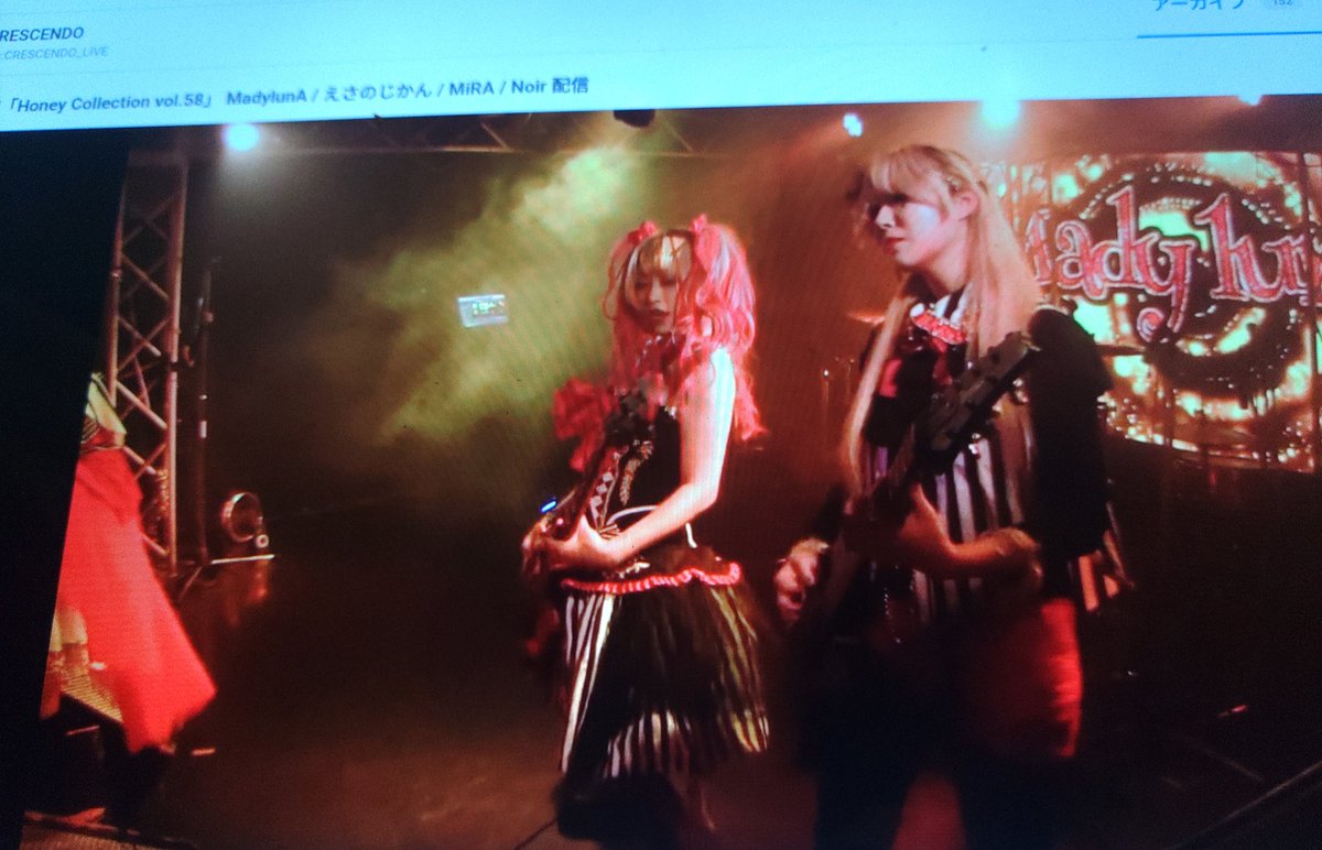 madbear369's tweet photo. アーカイブでMadylunAのライブを見た。Mysterious , Melodiousな装いのV系ガールズバンドで、神秘的にカッコいいな✨今回、Ba. Aliceの生誕祭開催が告知されていた。Aliceは毎年、誕生日の時には顔面パイをやってるような事を言っていた。
https://t.co/tgxveODXH2
#MadylunA #HoneyCollection #Vol58 https://t.co/MM9gswQoGO