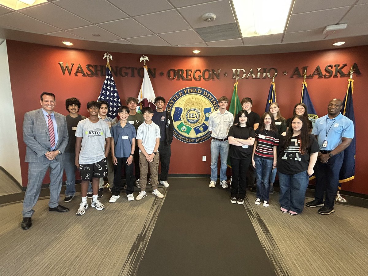 DEASEATTLEDiv's tweet image. We had a great time today at our DEA Seattle Teen Academy. Students learned about DEA- Special Agents, Intel, Diversion, Evidence, and Community Outreach. We gave our One Pill Can Kill fentanyl awareness presentation and now they can share it with their peers. @DEAHQ @WDWAnews