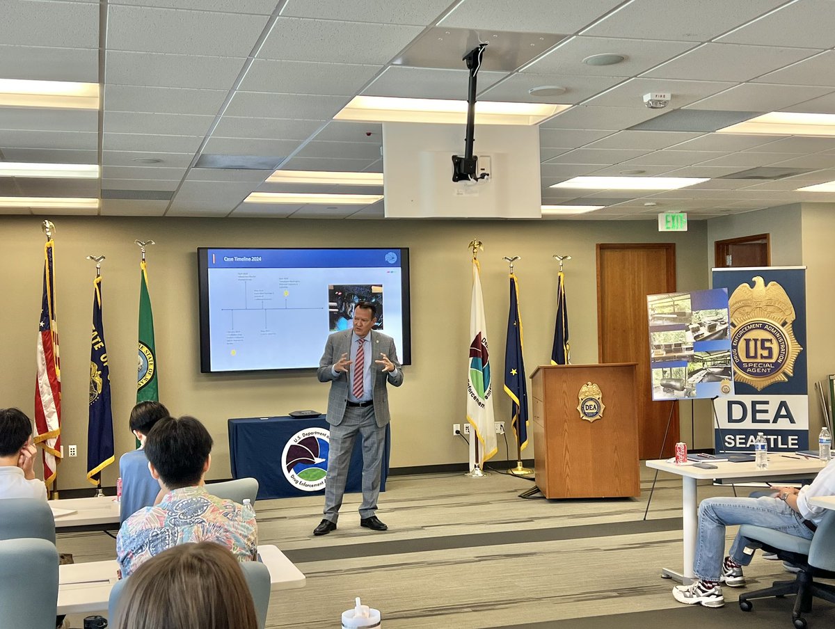 DEASEATTLEDiv's tweet image. We had a great time today at our DEA Seattle Teen Academy. Students learned about DEA- Special Agents, Intel, Diversion, Evidence, and Community Outreach. We gave our One Pill Can Kill fentanyl awareness presentation and now they can share it with their peers. @DEAHQ @WDWAnews