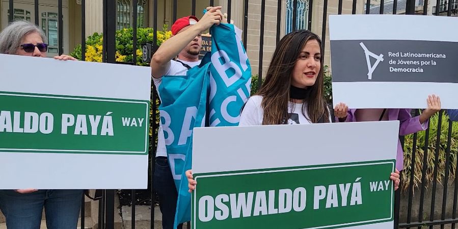 RosaMariaPaya's tweet image. Gracias a todos los congresistas que defienden la memoria de mi padre y reconocen su lucha por la libertad🇨🇺
Nombrar la calle frente a la embajada cubana en Washington como Oswaldo Payá es un acto de justicia y esperanza.
#PayáVive
mariodiazbalart.house.gov/media-center/p…
Gracias @MarioDB…