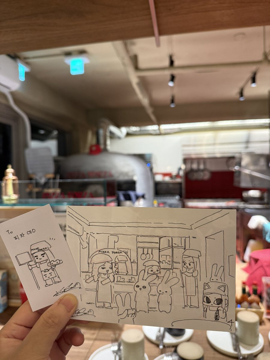 pizzabns's tweet image. 소중한 그림 선물 너무 감사합니다!!
디테일이 엄청난 매장과 피자삽들고 있는 민지가 너무 귀엽..🩵