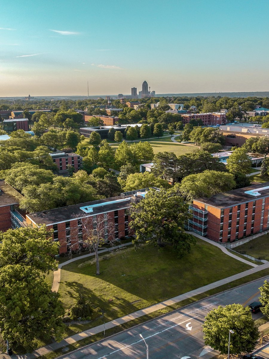 DrakeUniversity's tweet image. Views at DrakeU 📸