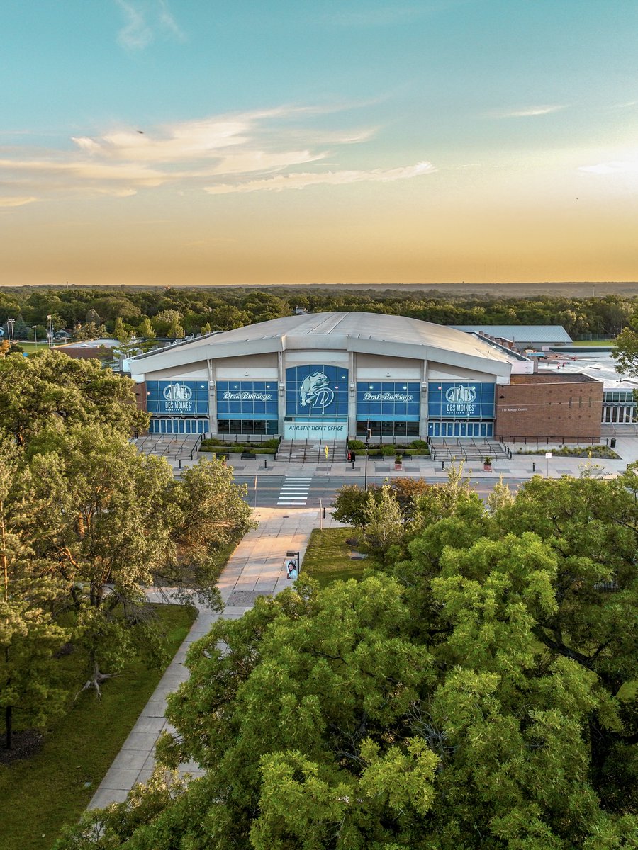 DrakeUniversity's tweet image. Views at DrakeU 📸