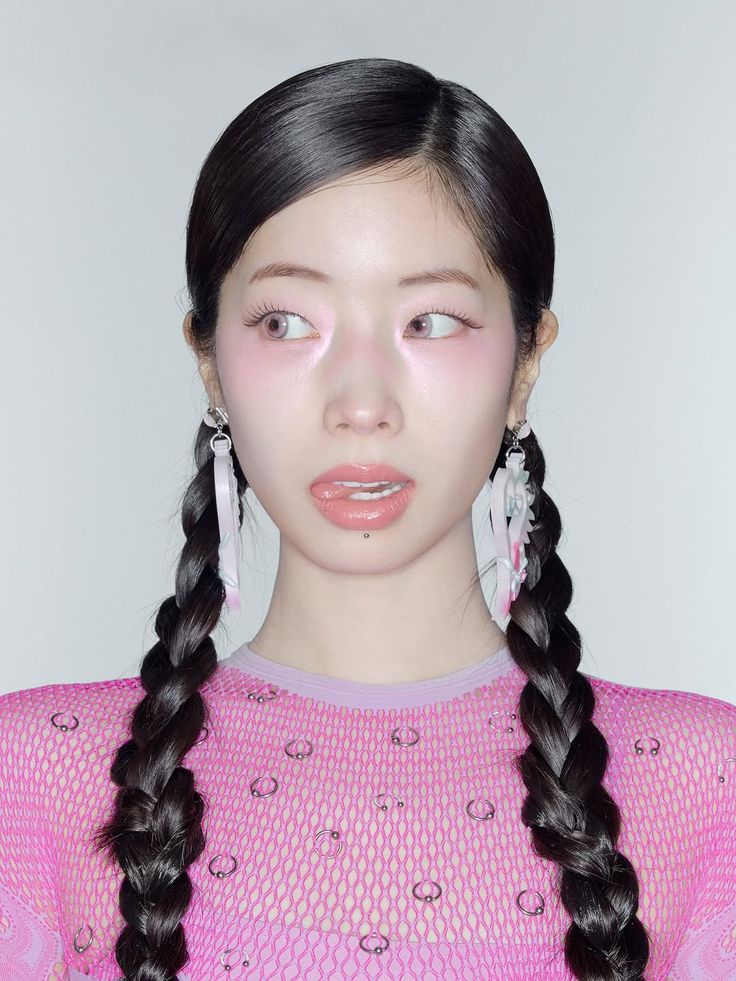JEONGYEON is the second member of TWICE to make her acting debut after DAHYUN. 💚🤍