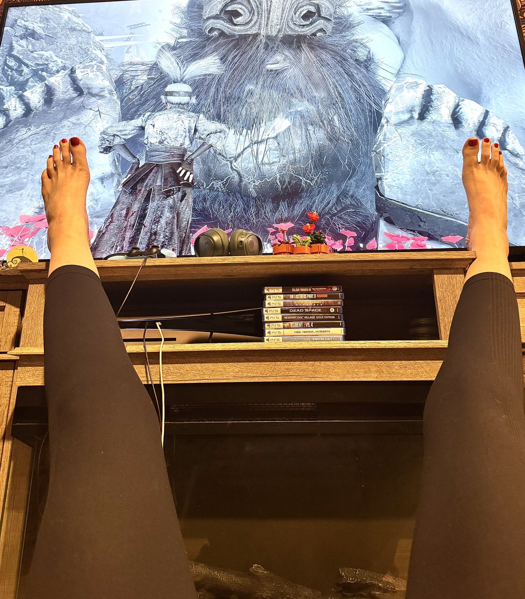 6’7 Peppermint Giantess tweet media