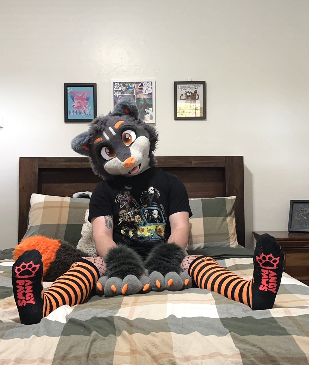 Slyy_racc's tweet image. It me I’ll be at aurawra plz come say hello to me and take photos with me 👉👈