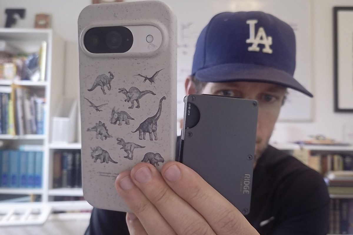 andrewjfaris's tweet image. Got a new phone and my FC Goods wallet finally ripped to death.
So this weekend I officially became a member of the DTC community @seanecom @mbertulli