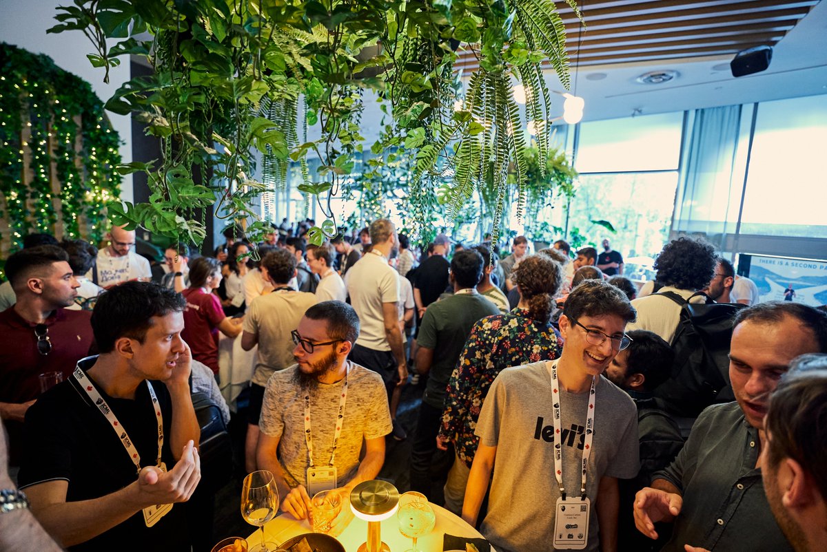 _AlexanderLong's tweet image. Thats a wrap for ICML2025. Incredible to watch the space go from "What are you talking about" to "That's impossible" to "Hmmm thats very interesting" in just over a year. @tha_ajanthan @hmdolatabadi