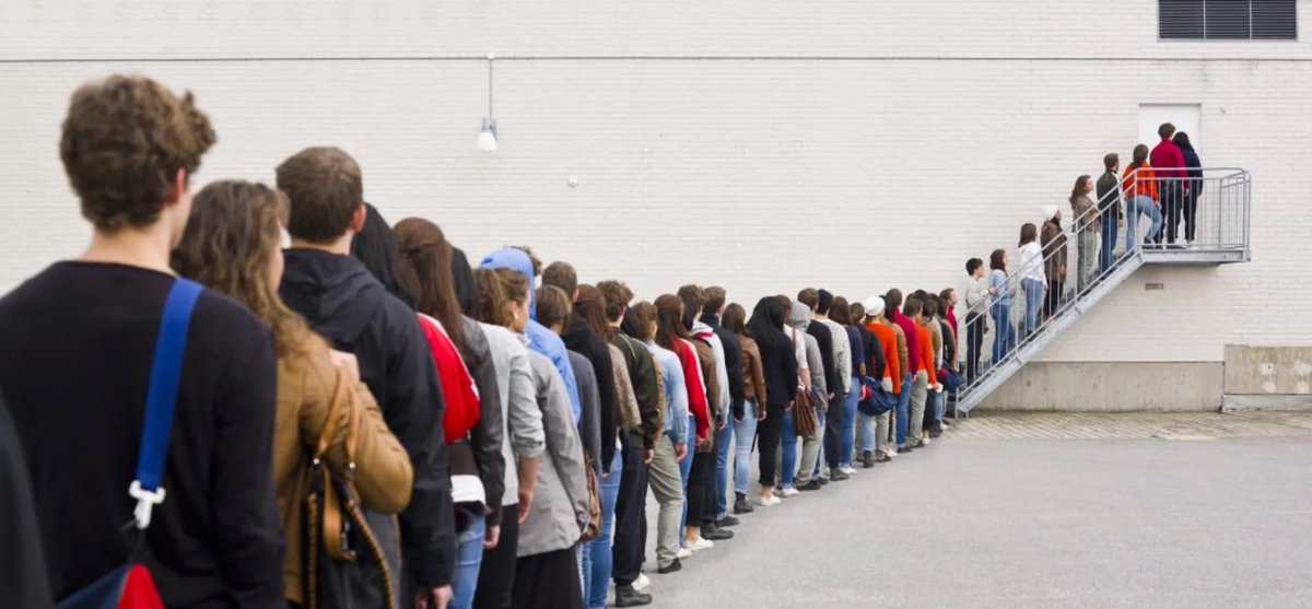 The line of government employees at Pam Bondi’s office today, looking for a deal…