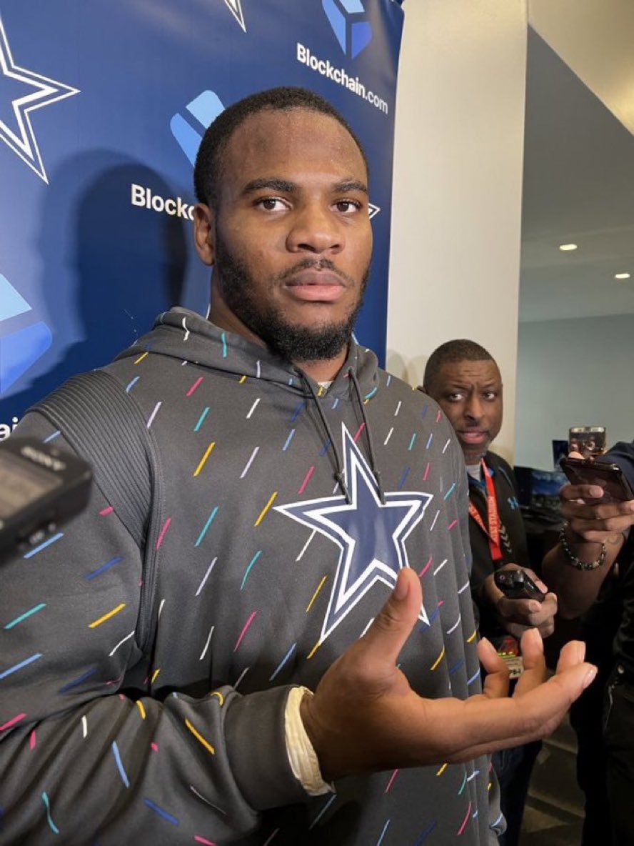 eaglesfilmstudy's tweet image. “Hello Micah this is #EaglesKaren from the Fish town gazette . Rumor has it, Jerry Jones has you by the balls. Could you show us what that looks like”