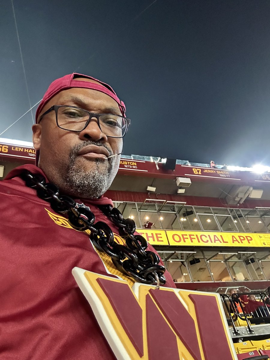 Knickloyalty's tweet image. Gimme the new stadium. 🏟️ I don’t have to have the old team name. Signed season ticket holder. #RaiseHail