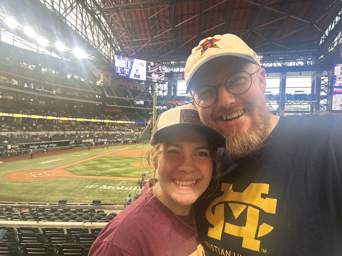 mhenslee's tweet image. Back at the Ag Barn, this time with L and K because we thought A and G had other plans. Here’s hoping K’s team can handle the powerhouse Athletics. 🤪