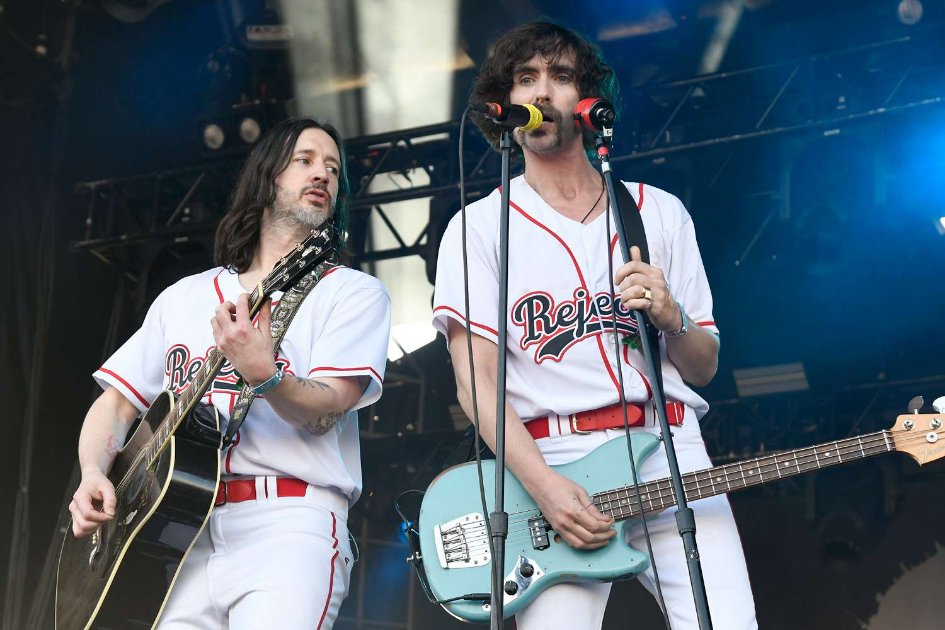 kben_retrox's tweet image. The All-American Rejects' house shows bring back the magic of live music: accessibility, nostalgia, and true fan connection without Ticketmaster woes. Who else misses those DIY concert days? people.com/lo-fi-summer-e…