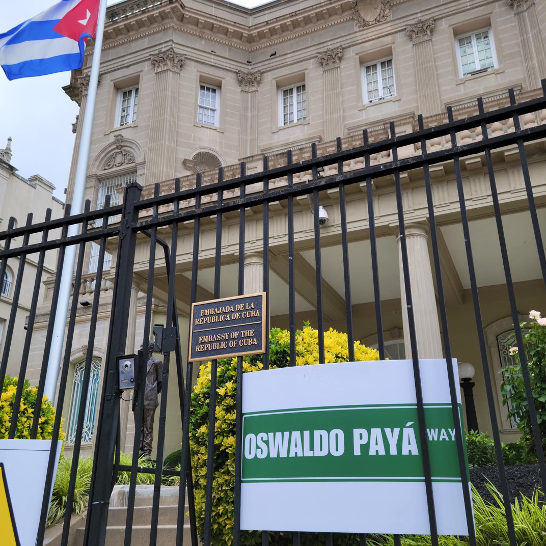 RosaMariaPaya's tweet image. Thank you to the bipartisan members of Congress who honor my father’s memory and his fight for freedom.
Naming the street in front of the dictatorship’s embassy —soon to be the embassy of a free Cuba— as Oswaldo Payá Way is an act of justice and hope.
#PayaVive
Thank U @MarioDB…