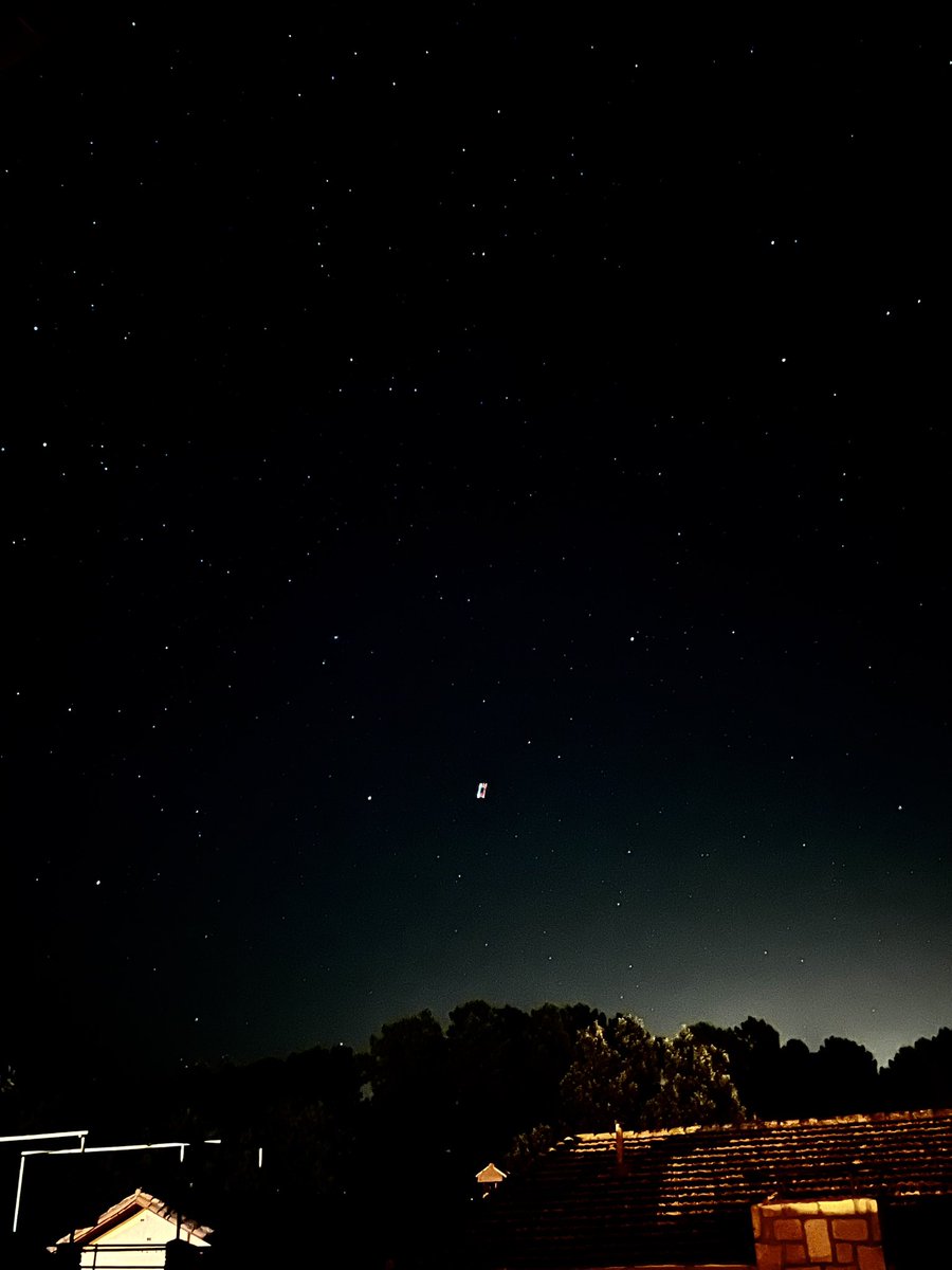 Buenas noches a todos la cuestión es que mi estado sigue degenerándose y apenas tengo ganas de hacer fotos por lo que me voy a retirar un poco de esto.
Aún es muy temprano, descansad 🙂