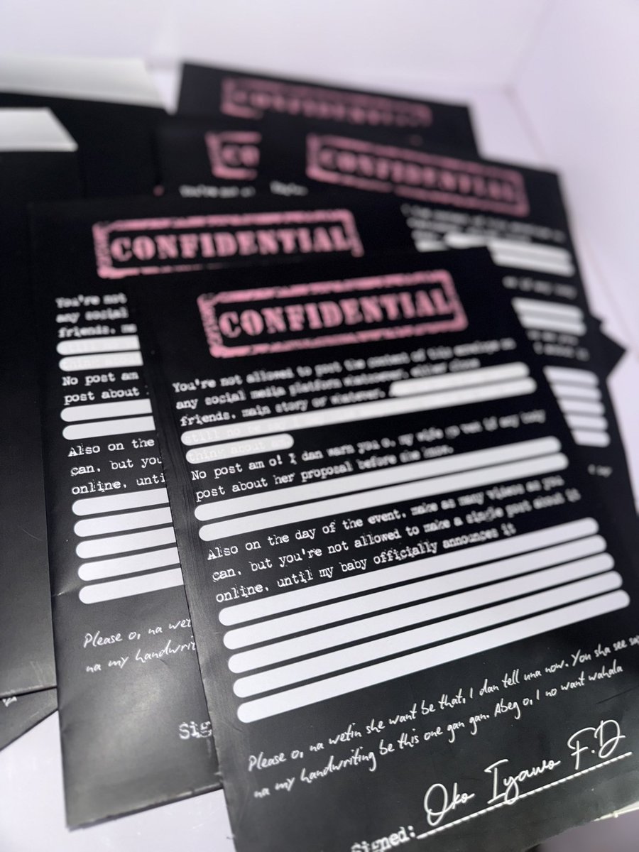 therealtofunmii's tweet image. Delivering Femi & Simi’s proposal invite magazines still feels so surreal. Thank you once again Femi Dapson, for trusting me with such an intentional part of your proposal to Simi. I pray this new journey is filled with joy, peace, and a love that never ends. 🫶🏽💍🤍