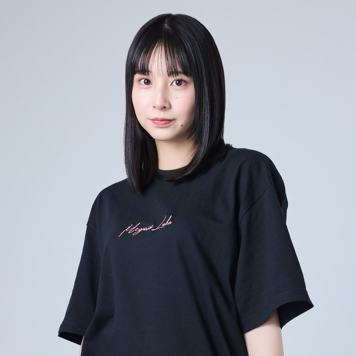 IncChord's tweet image. 巡音ルカ 半袖刺繍Tシャツ
胸元に「巡音ルカ」を刺繍。
echo定番の筆記体のデザインTシャツです。
ブラックL
echoecho.thebase.in/items/74178949