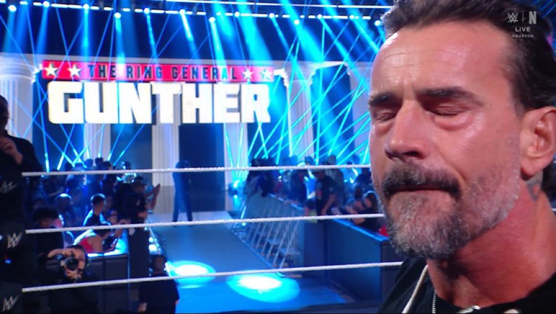 uceyrollinsx's tweet image. same energy
#WWERaw