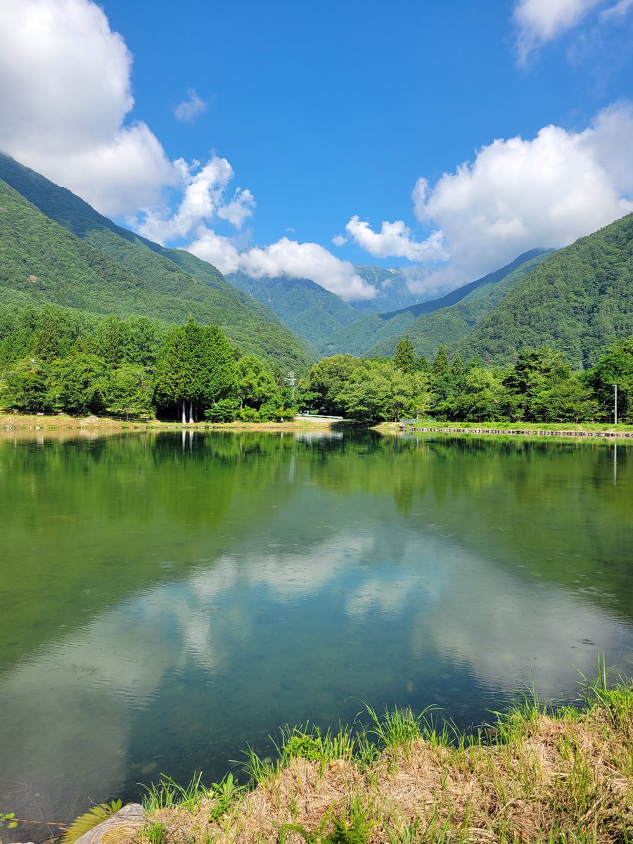 komaganePR's tweet image. おはようございます。
今朝の #駒ヶ根 は晴れです。
日差しが強く、ひなたにいるとジリジリ暑いです🫠
#駒ヶ岳ロープウェイ 、今朝は運行していますが大雨や雷等で運転見合せになる場合がありますのでご承知おきくたさい🙇
今日も1日、行ってらっしゃい!