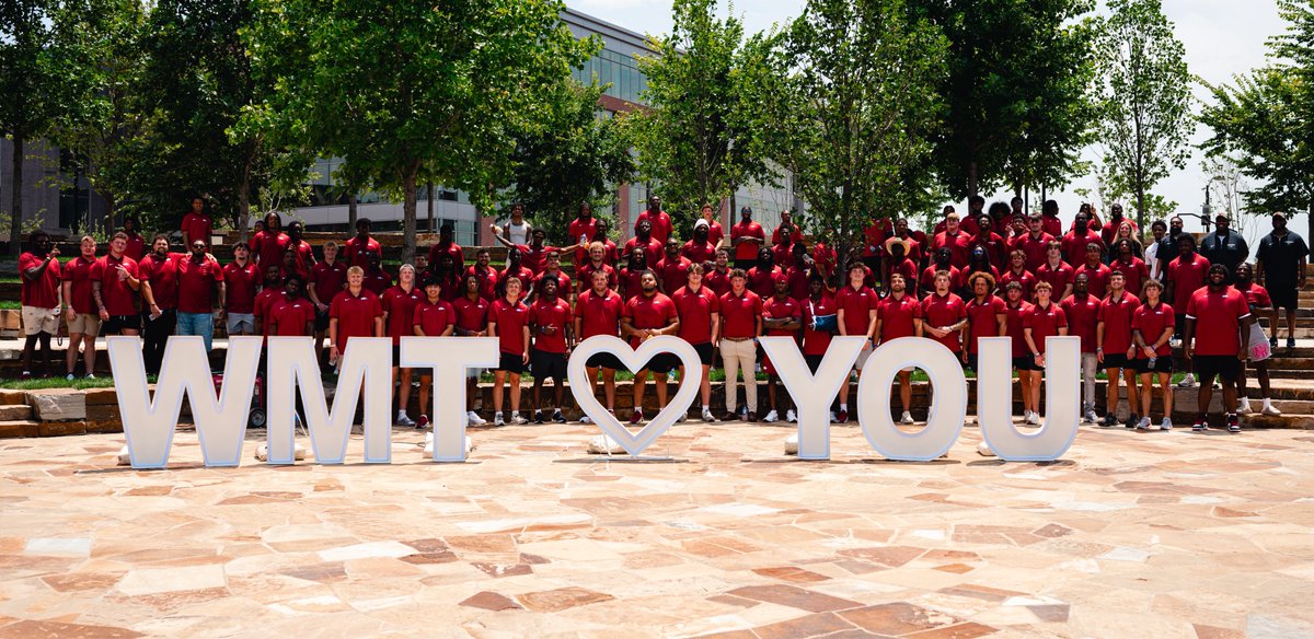 RazorbackFB's tweet image. Thank you @walmart for having us out to tour Walmart headquarters this past weekend 🐗