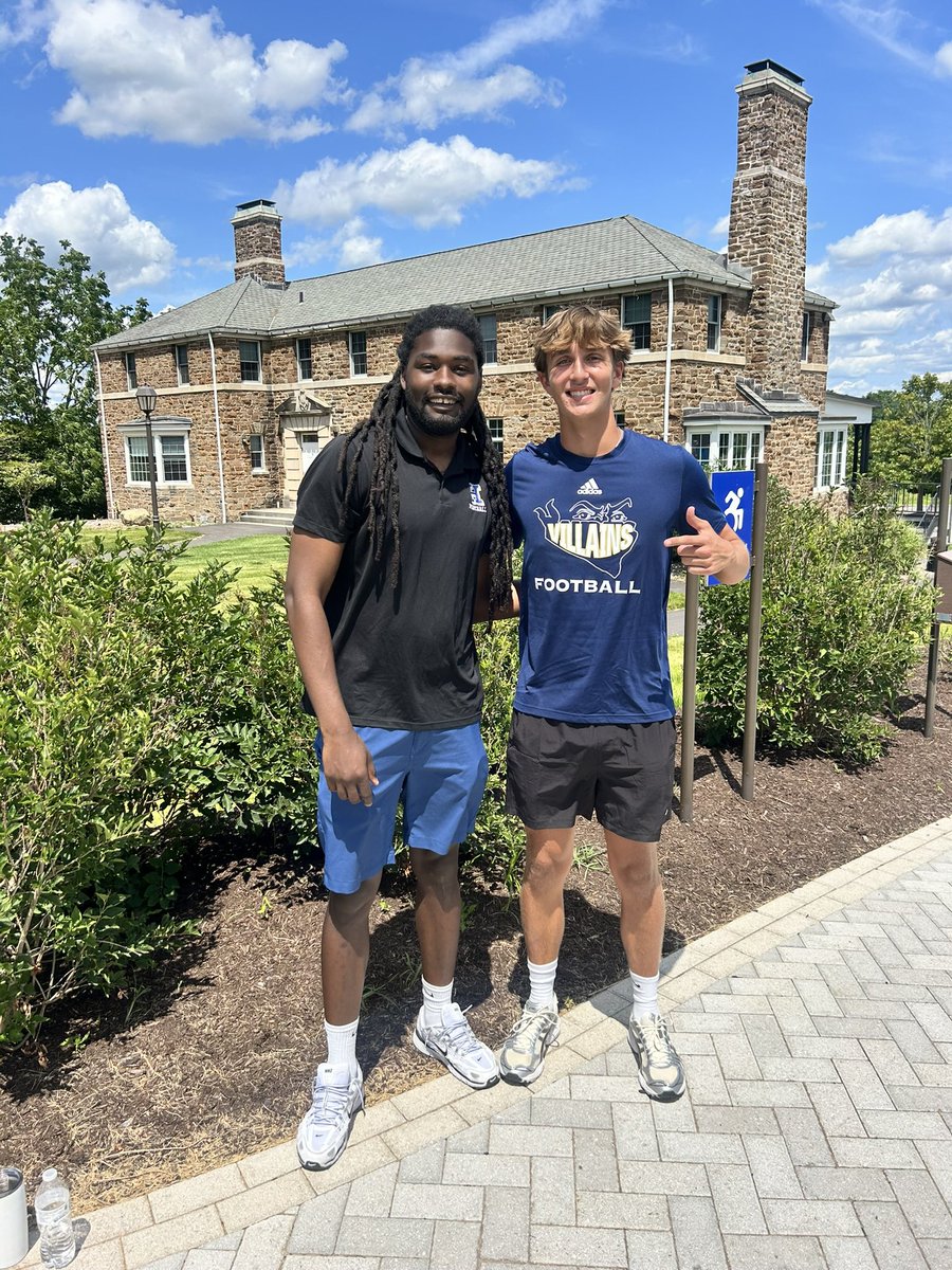 ridgetaylorfb's tweet image. Had an GREAT visit this weekend at @HamCollFootball! I was really impressed with the academics at Hamilton and also toured nice athletic facilities.
Thank you to @CoachMash2 for showing me around and @CoachRMoore34 for talking ball with me.
Excited to be back for a game!…