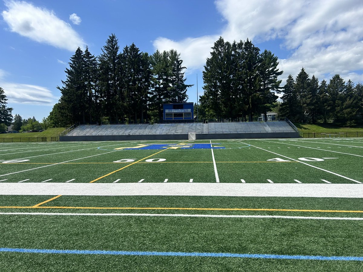 ridgetaylorfb's tweet image. Had an GREAT visit this weekend at @HamCollFootball! I was really impressed with the academics at Hamilton and also toured nice athletic facilities.
Thank you to @CoachMash2 for showing me around and @CoachRMoore34 for talking ball with me.
Excited to be back for a game!…