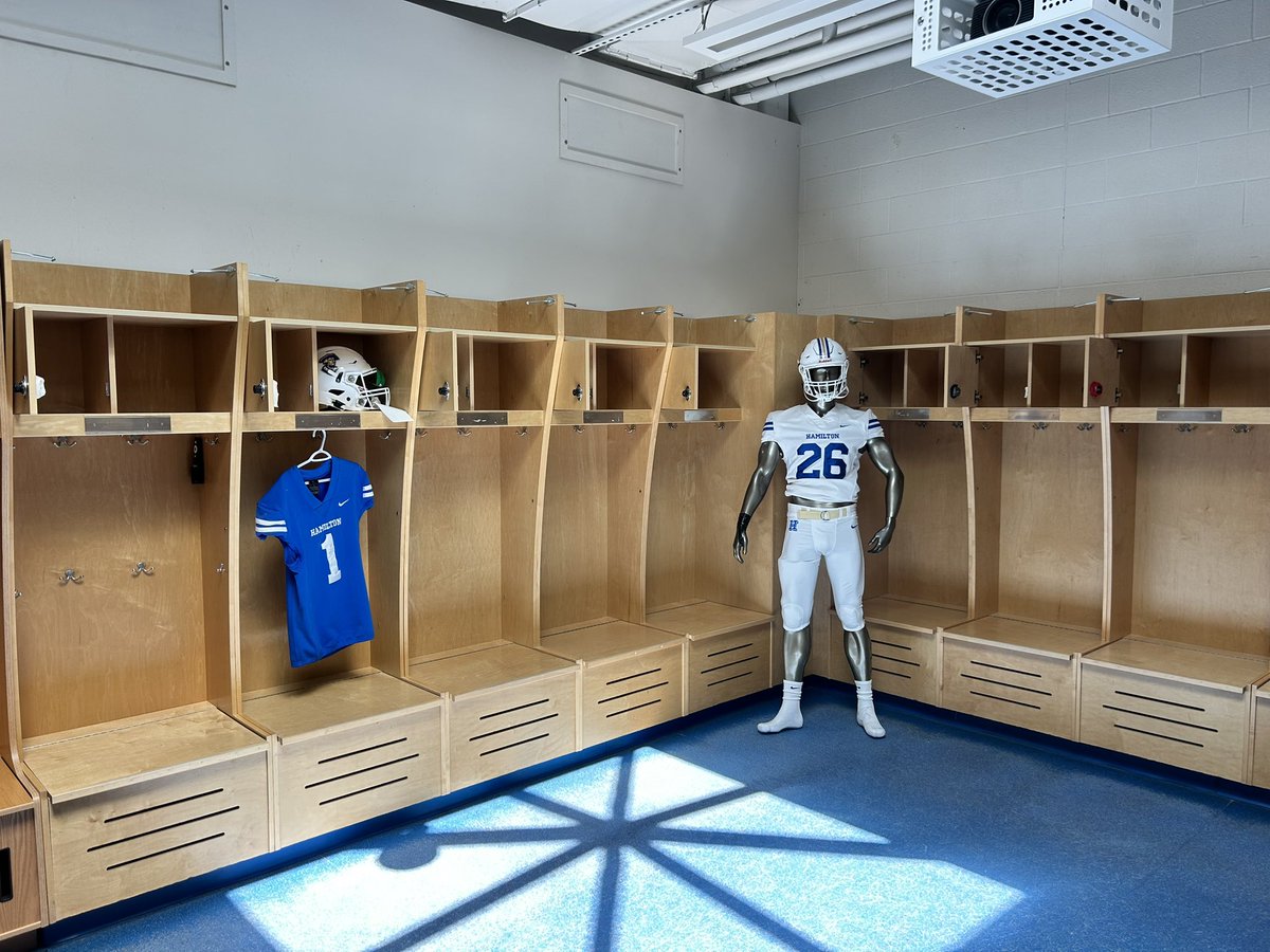 ridgetaylorfb's tweet image. Had an GREAT visit this weekend at @HamCollFootball! I was really impressed with the academics at Hamilton and also toured nice athletic facilities.
Thank you to @CoachMash2 for showing me around and @CoachRMoore34 for talking ball with me.
Excited to be back for a game!…