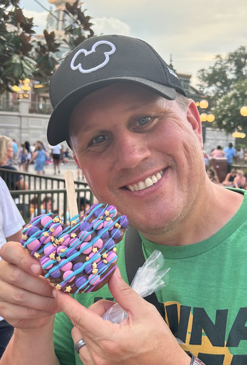 Disney Clips Guy tweet media