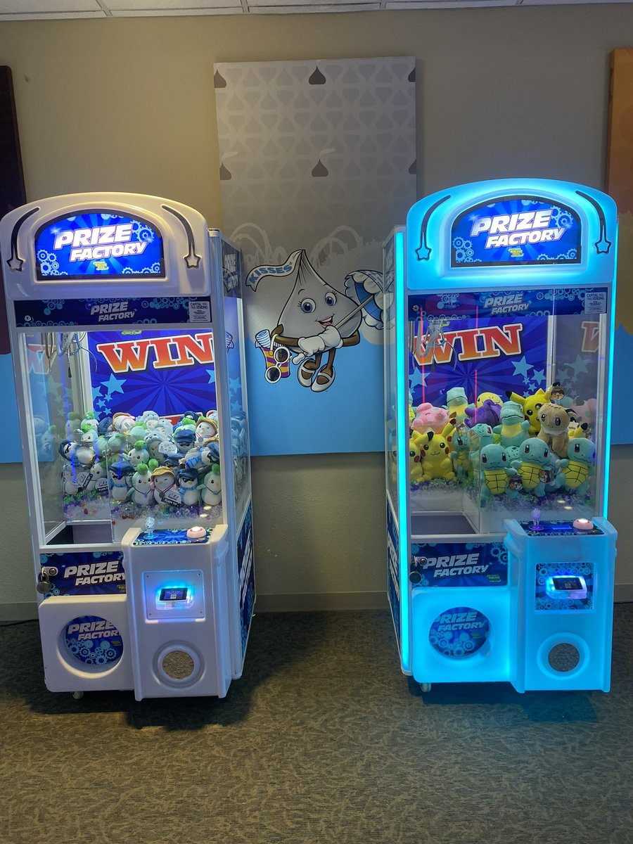 the30rack's tweet image. So my brother went to @Hersheypark in Pennsylvania.
He just FaceTimed me and told me to look what he found next to the Pokemon claw machine.
It’s @pudgypenguins !
I knew they are in Dave & Busters but it’s Hershey!
What other places could they be in?👀