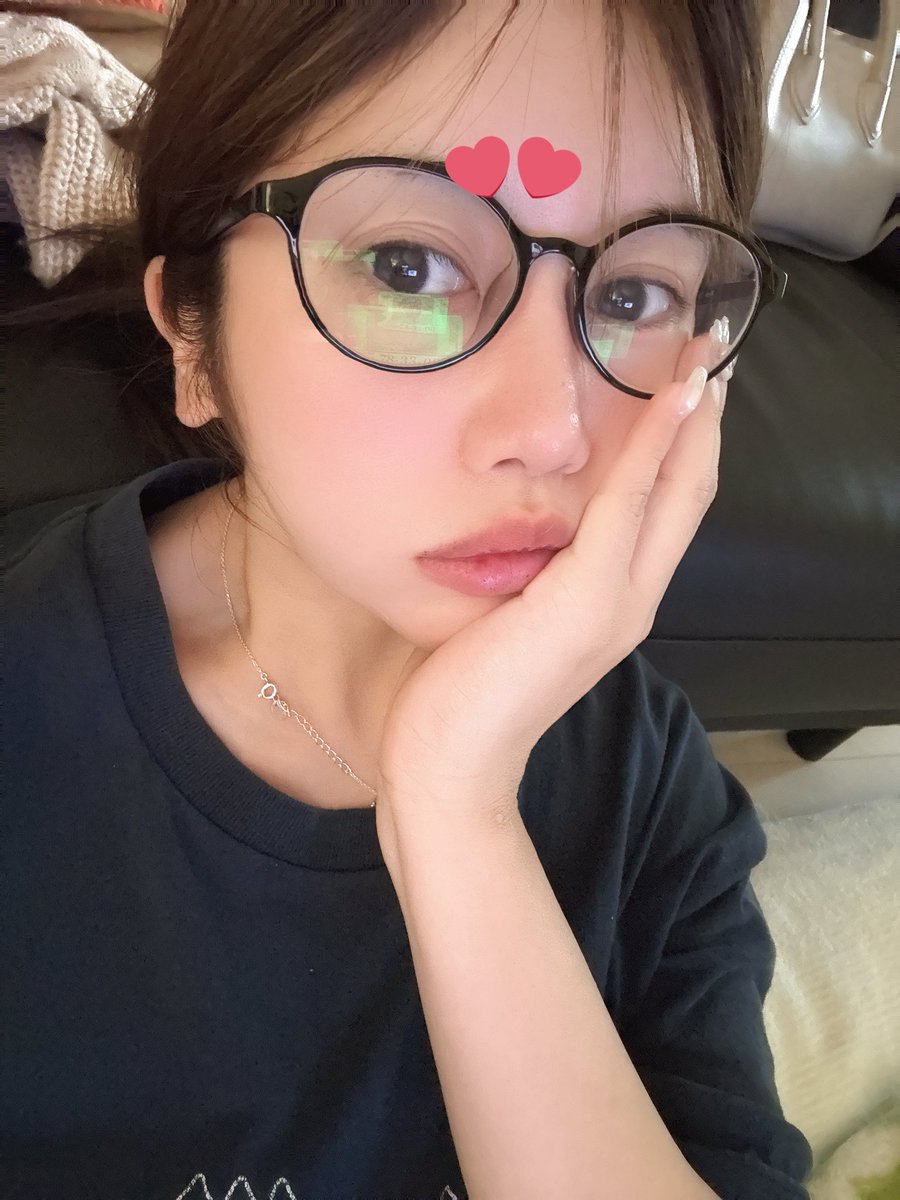 melon_melo621's tweet image. どっちがすき？

←現在の寝起き・ばっちりめろん→