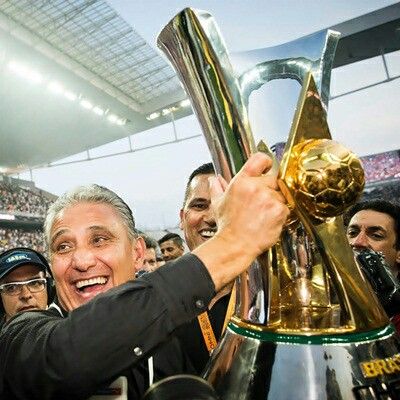 Só existe UM treinador que conseguiria blindar o elenco da crise política do clube 

Ele precisa do Corinthians, e o Corinthians precisa dele

Estou pronto para o seu the last dance, Adenor Leonardo Bacchi.