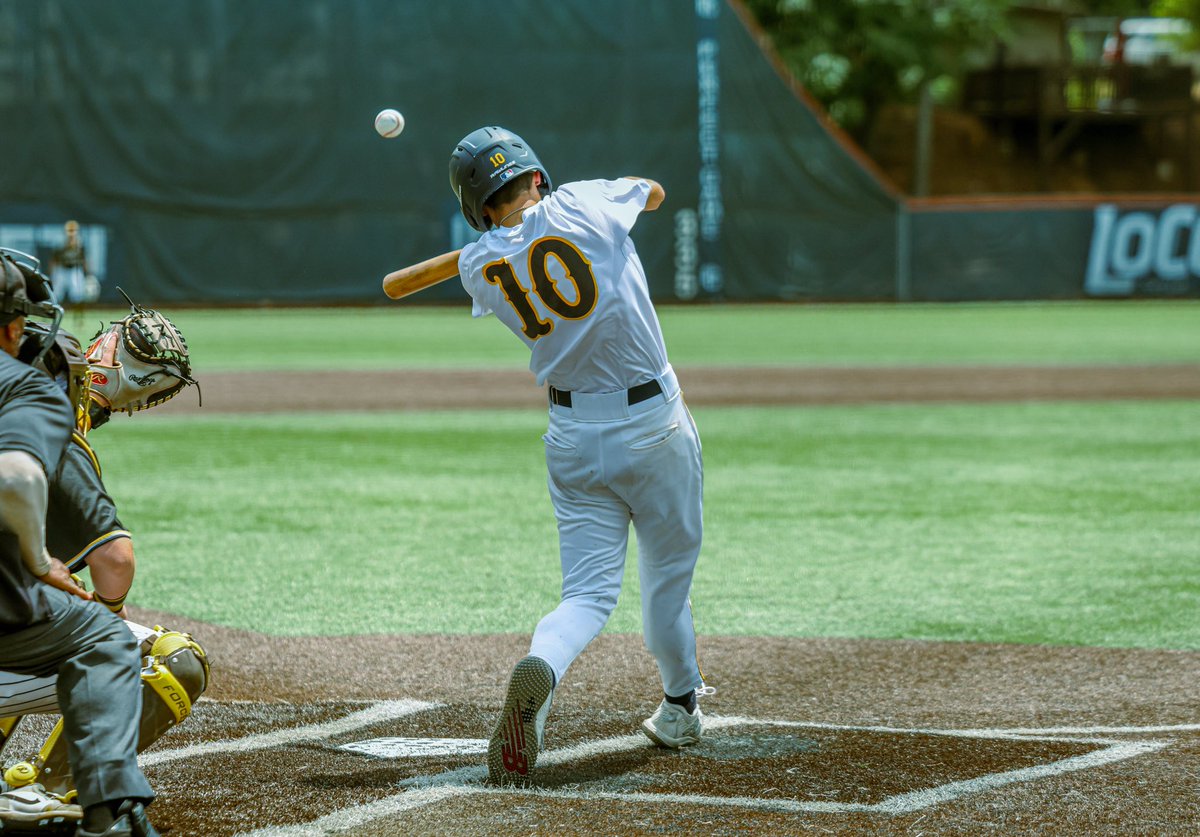 MidlandBasebal's tweet image. 15U American comes up big with an 8-5 win over 5-Star Performance 2028 National, securing the top spot in the pool and punching their ticket to bracket play!
Keep it rolling, boys!
#OneFa〽️