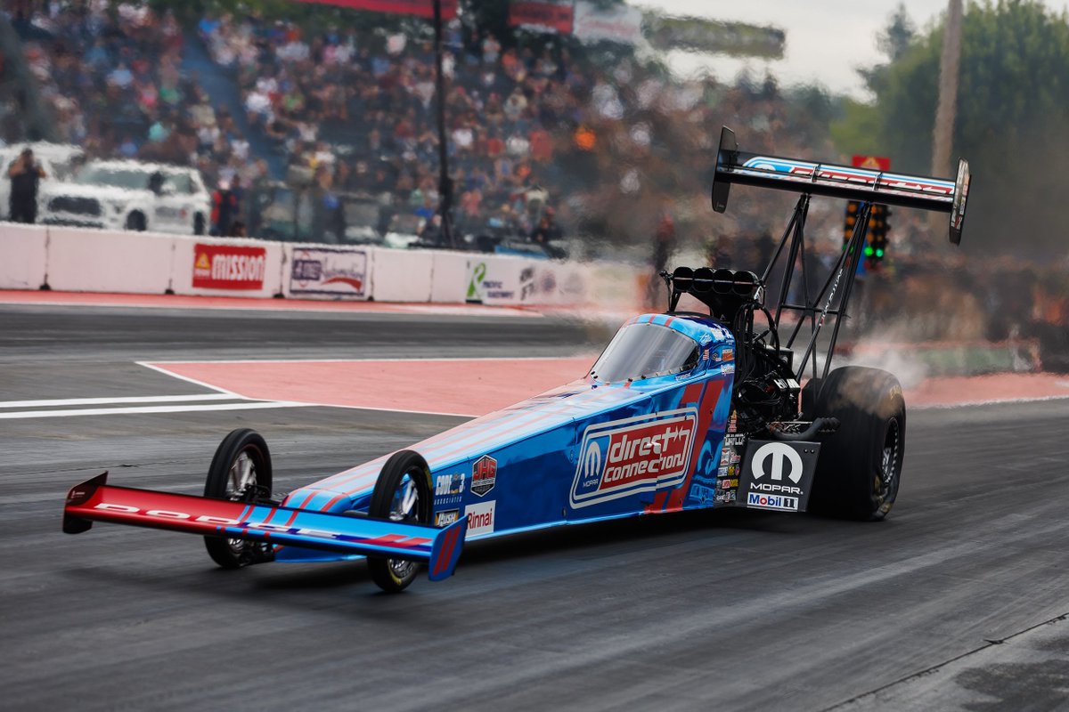 TonyStewart's tweet image. We swung. We missed.
Round 2 was set up to be a much needed win, but we scattered a #HEMI instead.
But what makes a bad day better? My team mate @MattHagan_FC getting his first win of the 2025 season! Huge congrats to Stretch, Phil, Alex and the entire #DirectConnection Funny Car…