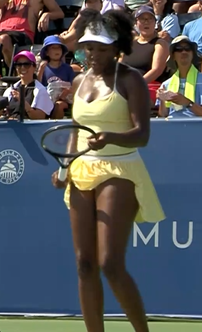 hsieh_n_wong's tweet image. Venus is actually playing really well here. Back on serve at 3-3 after saving break points at 1-3!
