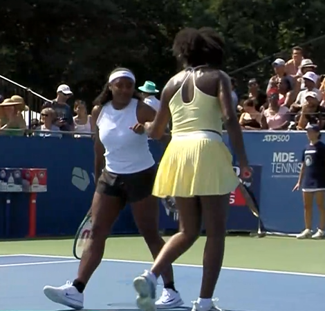 hsieh_n_wong's tweet image. Venus is actually playing really well here. Back on serve at 3-3 after saving break points at 1-3!