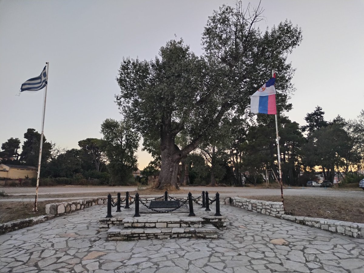 IvanBKostic's tweet image. Острво Крф је за Србе свето место где држава и наше школе треба да шаљу средњошколце на екскурзије‼️
Посебно место за нас је острво Видо где се налазе покопане кости хиљаде српских мученика и које одише таквим миром и неземаљским мирисима да је то неописиво‼️
