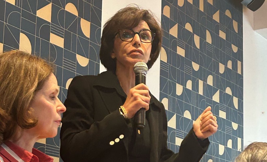 EmmanuelleBris4's tweet image. Rachida Dati, c’est le courage, c’est le panache. Elle a l’élégance de ceux qui ne plient jamais, et la force tranquille de ceux qui avancent contre le vent. Elle se bat avec cette ténacité rare qu’on ne voit que chez les femmes de caractère.
Je la soutiens pour 2026, parce que…