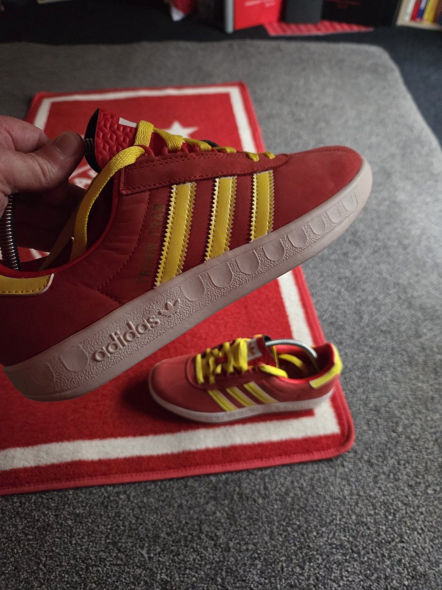 mavv1903's tweet image. 2019 Trimm Trab brand new...5 year ago I painted stripes and heel tab and changed laces then been on display since in redshed...I think im going to wear the fuckers now 😆
