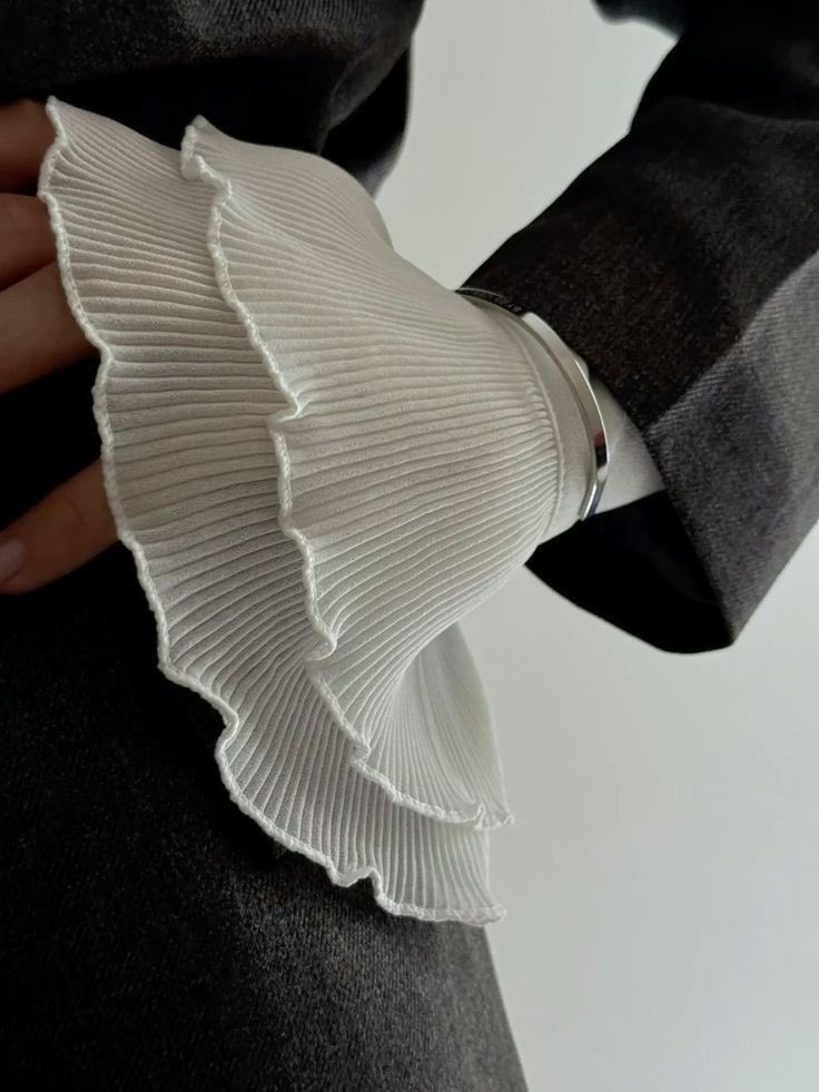 dollbodydoesoul's tweet photo. beautiful sleeves https://t.co/BD8q3d3B5y