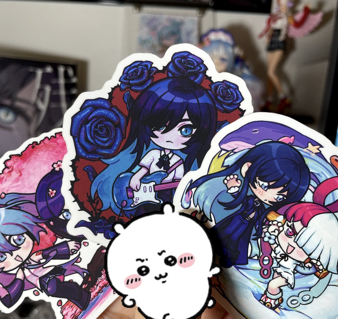 going to see ado in chicago next week and am going to hand out stickers!! i have double the amount of solo ado and uta/ado stickers.. please take them off my hands lmao #AdoHibana_Chicago #AdoHibana