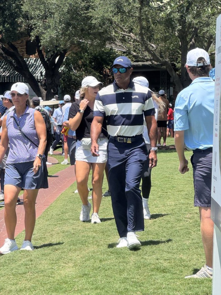 PGATUOR's tweet image. Tiger is out watching Charlie today. We’ll still put him on 59 watch with this aura 🔥