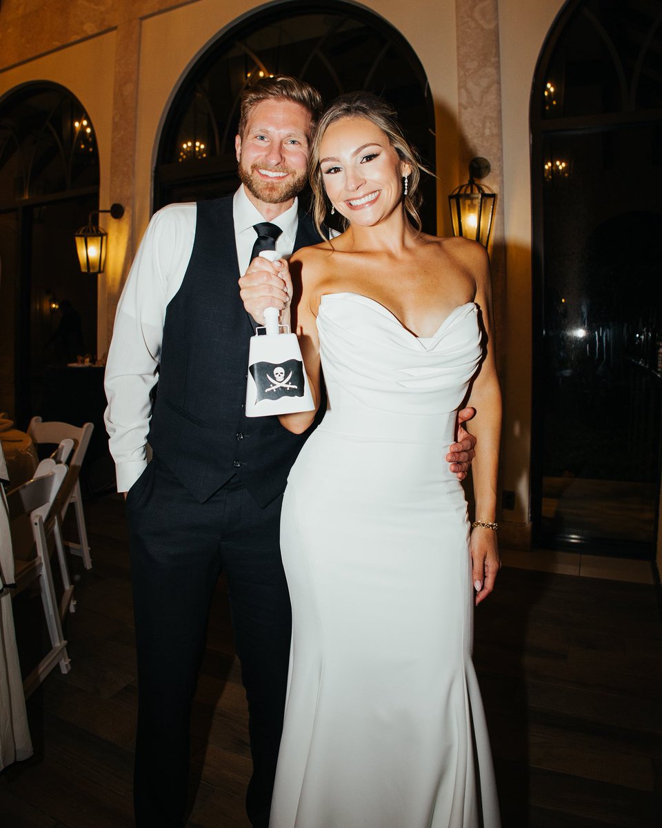 AlyssaLang's tweet image. Just got our wedding album back. These are among some of my favorites. Of course, The Pirate had a spot at the bar ❤️🏴☠️