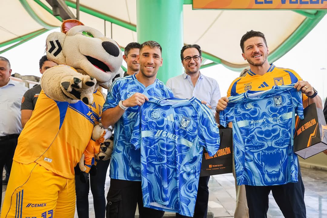 Samuel García (@samuel_garcias) on Twitter photo Gracias al Club <a href="/TigresOficial/">Club Tigres 🐯</a> por las camisas y peluches para Mariana, Mariel e Isabel 🐯🐅🏆
Hoy arrancamos la Estación Tigre frente a Universidad 👊 Gracias al Club <a href="/TigresOficial/">Club Tigres 🐯</a> por las camisas y peluches para Mariana, Mariel e Isabel 🐯🐅🏆
Hoy arrancamos la Estación Tigre frente a Universidad 👊