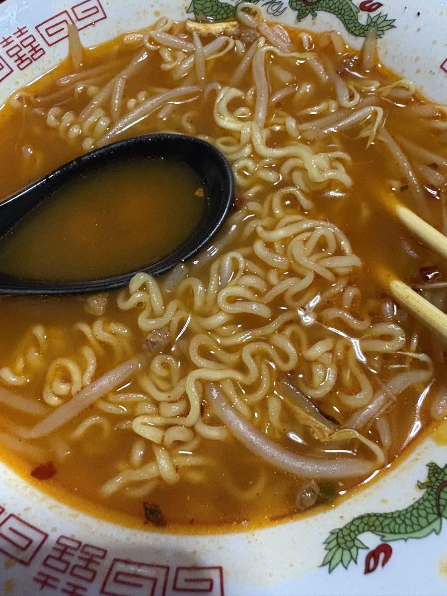 hidehideserika's tweet image. 夜中にアメトークで話題の辛ラーメン
アレンジレシビはもやしとラー油のみ
からうまー！