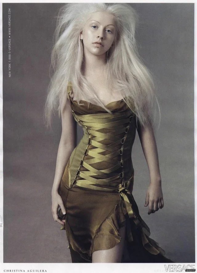 LegendaryLade's tweet image. Christina Aguilera wearing Versace FW03 reviving a very familiar iconic look w/ similar hair and makeup!🔥
The same dress worn in the Versace F/W 2003 campaign photographed by Steven Meisel!