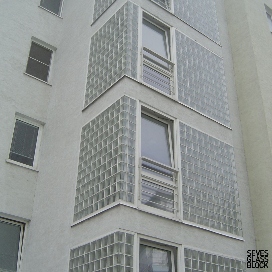 SevesGlassIncUS's tweet image. This building uses glass blocks to bring in the light ☀️ while keeping things private 🔒 — and it looks incredible.
--
#ModernDesign #GlassBlockWindows #NubioGlassBlock #BuildingDesign #ArchitectureInspo #PrivacyWithStyle